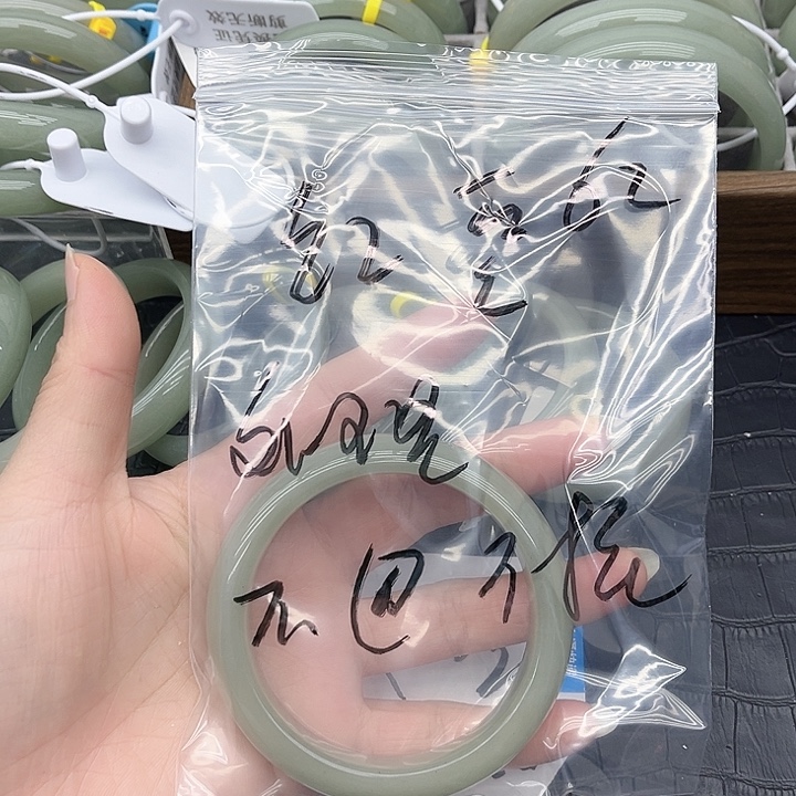 石英质玉未镶嵌手镯