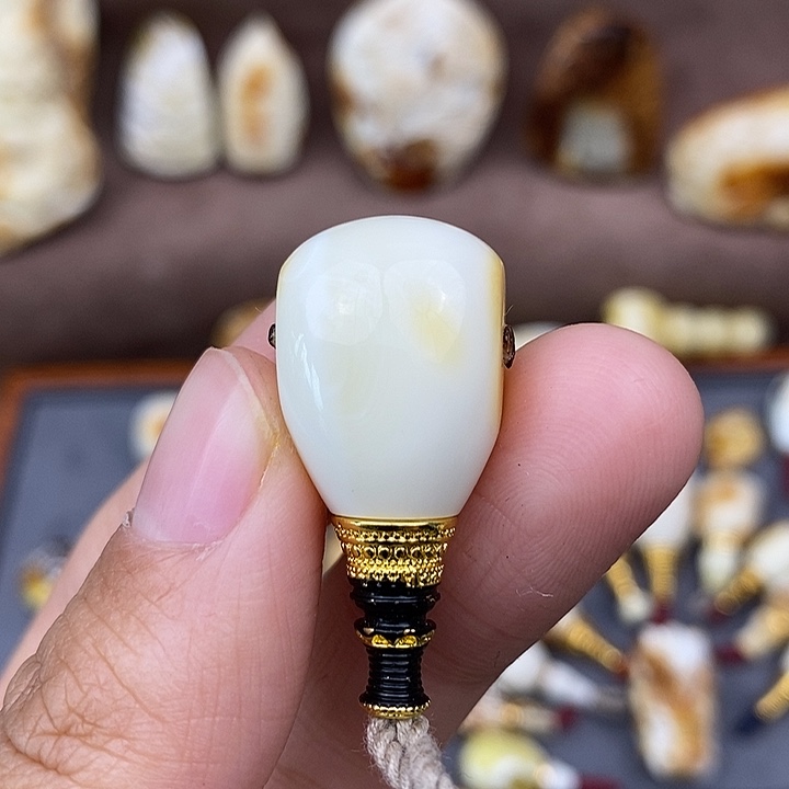 琥珀裸石未镶嵌14三通y93