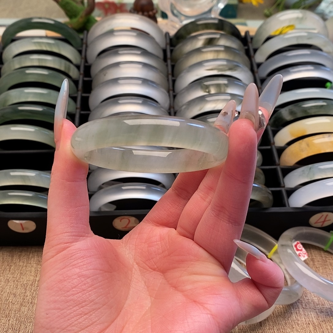 X***g石英质玉未镶嵌手镯