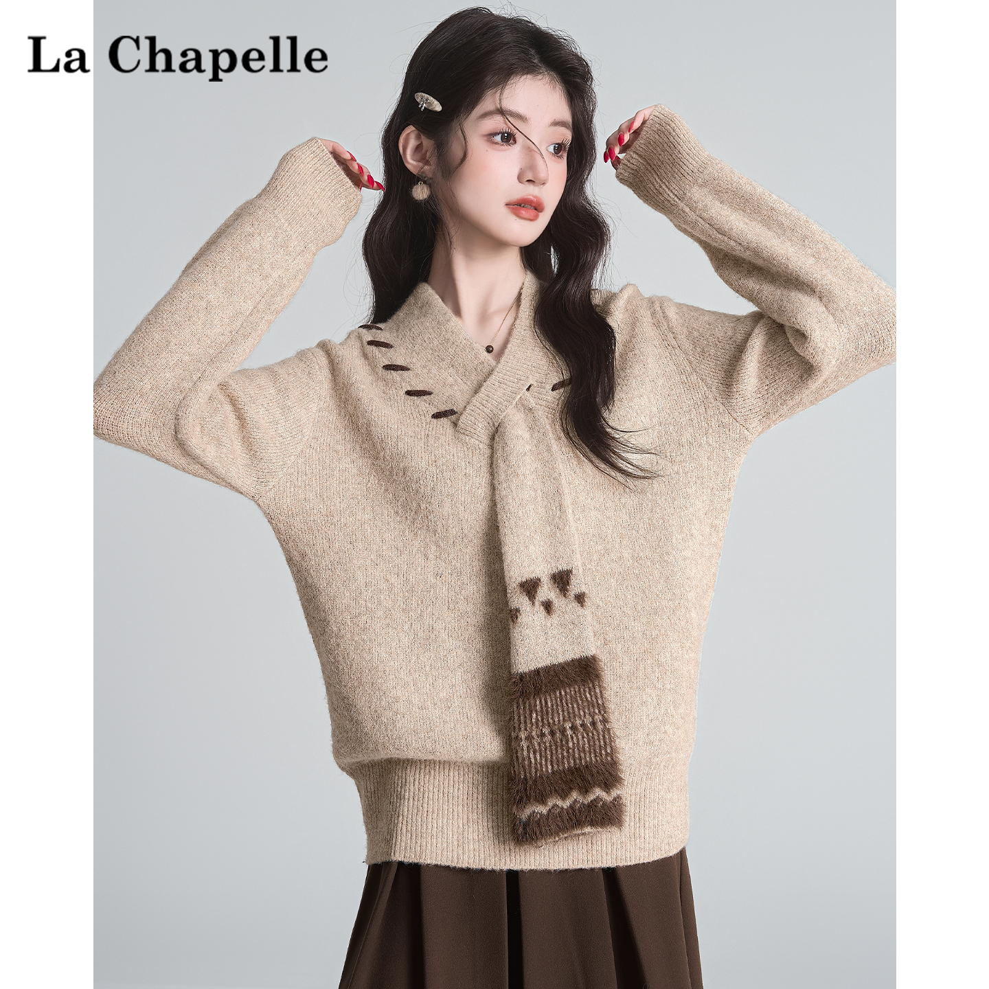 拉夏贝尔围巾一体仿水貂毛拼接针织毛衣女冬季新撞色别致加厚上衣