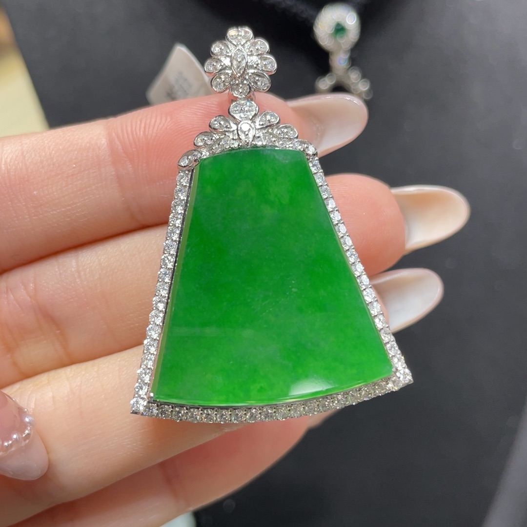 翡翠颈饰18K金镶嵌天然缅甸翡翠a货