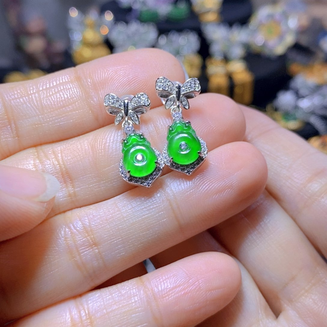 翡翠银S925镶嵌耳钉天然翡翠