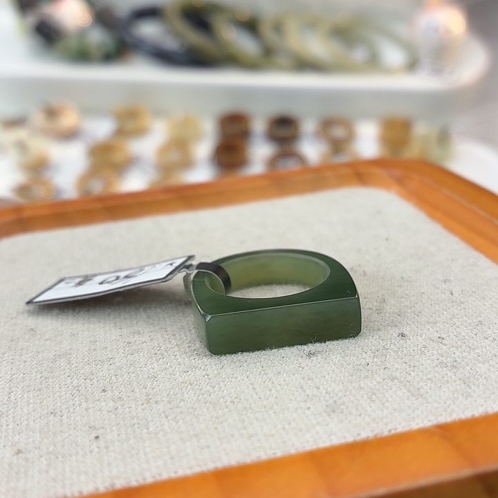 和田玉（糖玉）未镶嵌戒指s164湖水绿马鞍17.2不退换