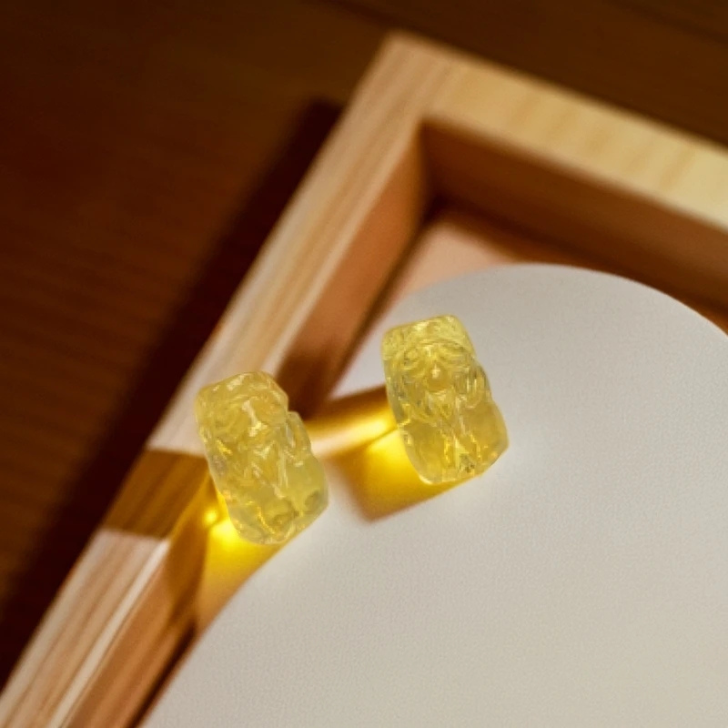 琥珀金珀耳钉百搭镶嵌轻奢简约精雕手工