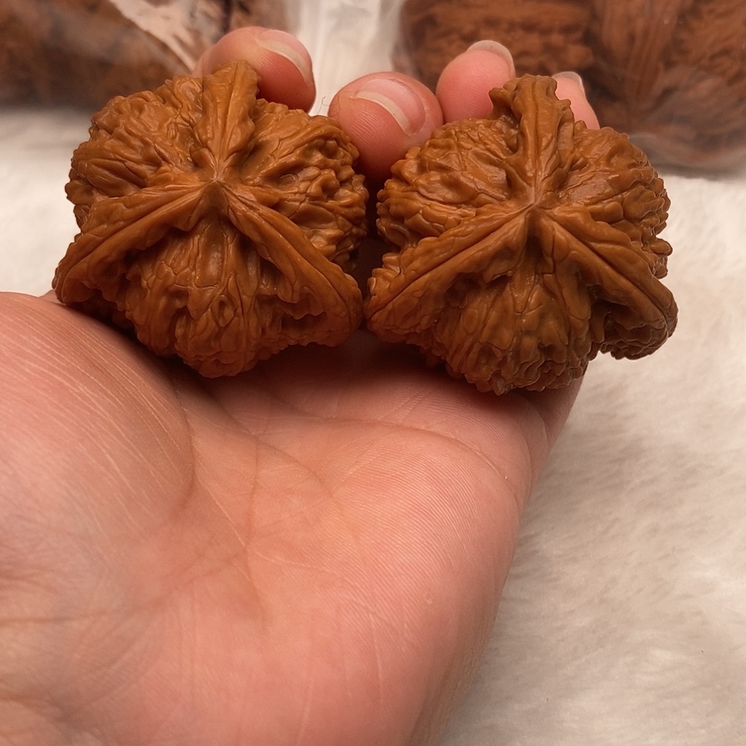 孙***波文玩核桃吊坠三棱