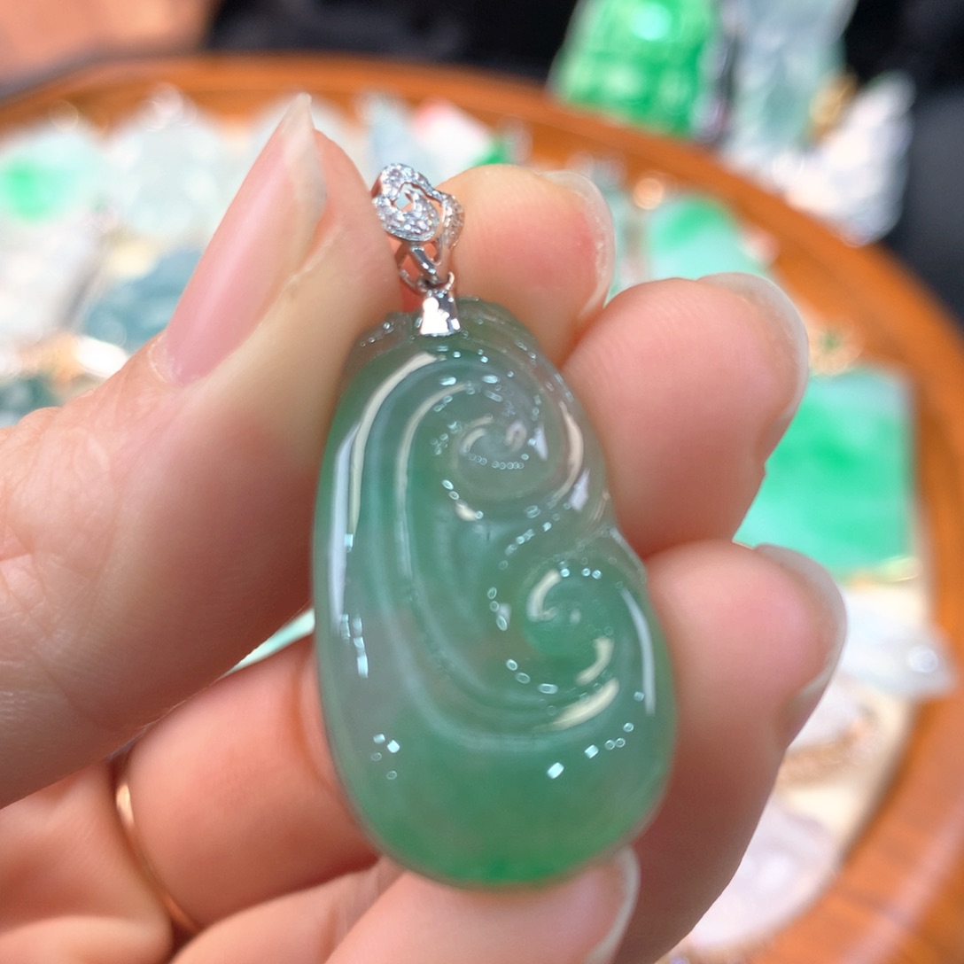 翡翠吊坠(不含链)18K金镶嵌
