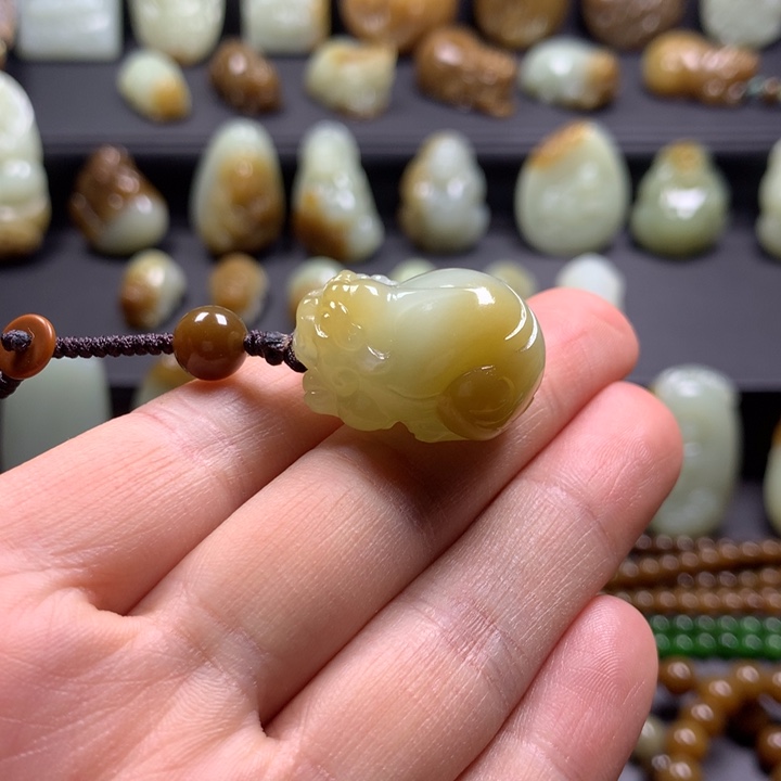 和田玉（糖玉）未镶嵌颈饰