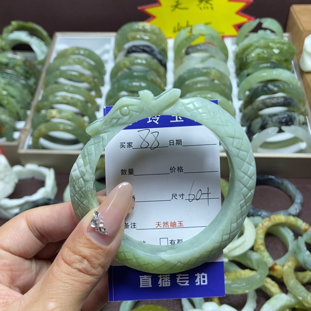 蛇纹石玉手镯未镶嵌