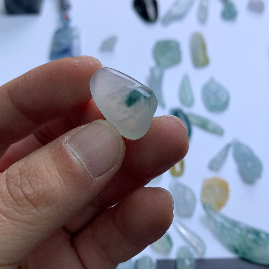 翡翠颈饰未镶嵌小**卷天然翡翠A货