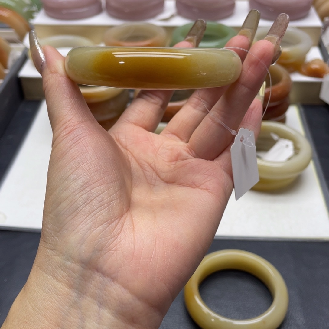 石英质玉手镯未镶嵌?****宝