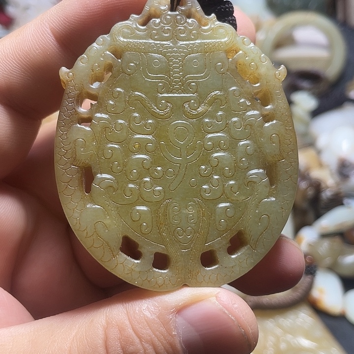 颈饰未镶嵌和田玉（糖玉）