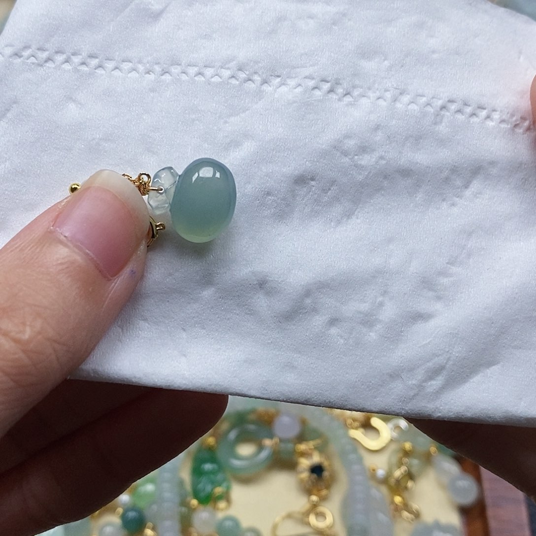 翡翠未镶嵌颈饰姥*闪