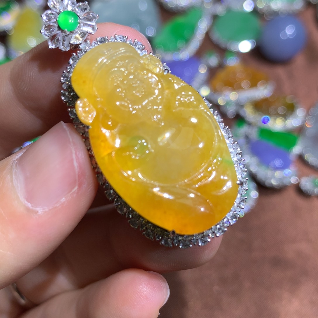 翡翠颈饰18K金镶嵌财神爷