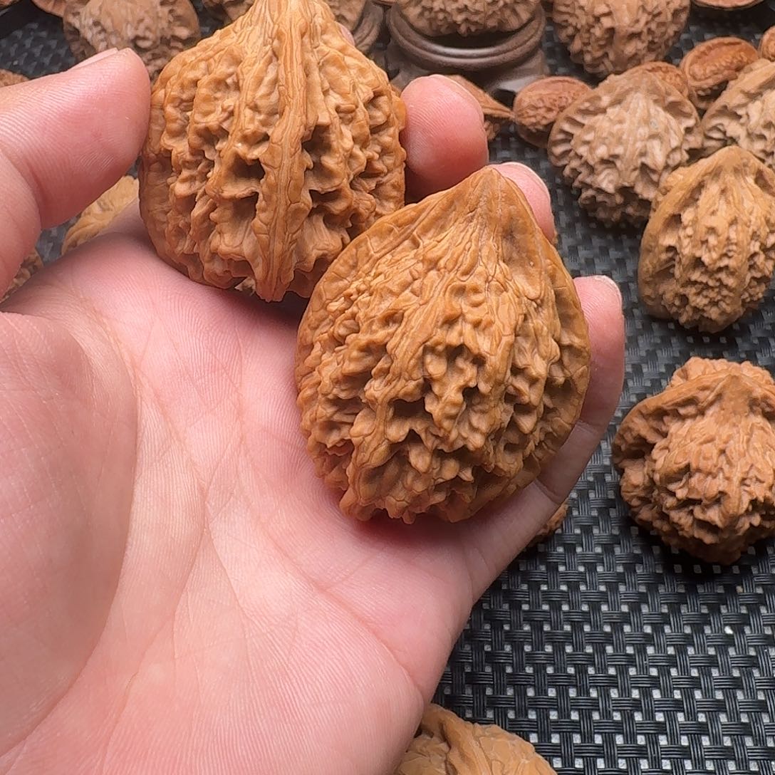 夏***跳吊坠文玩核桃大古石
