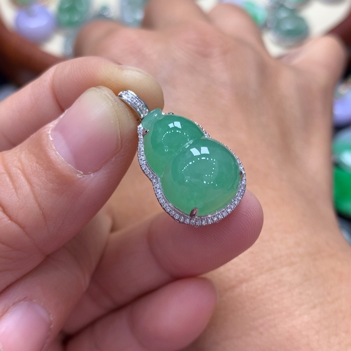 翡翠吊坠(不含链)18K金镶嵌