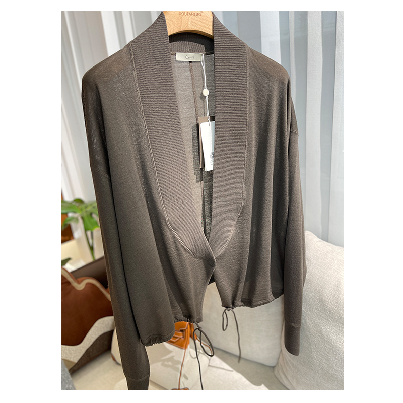 【春季穿搭】时尚百搭设计感抽绳大V领绵羊毛针织开衫女D25097