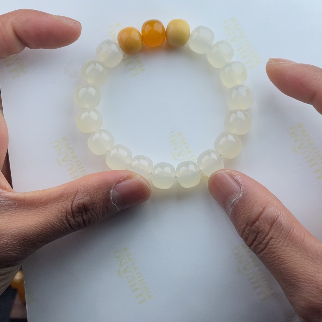 吃***.石英质玉（缅黄）未镶嵌颈饰