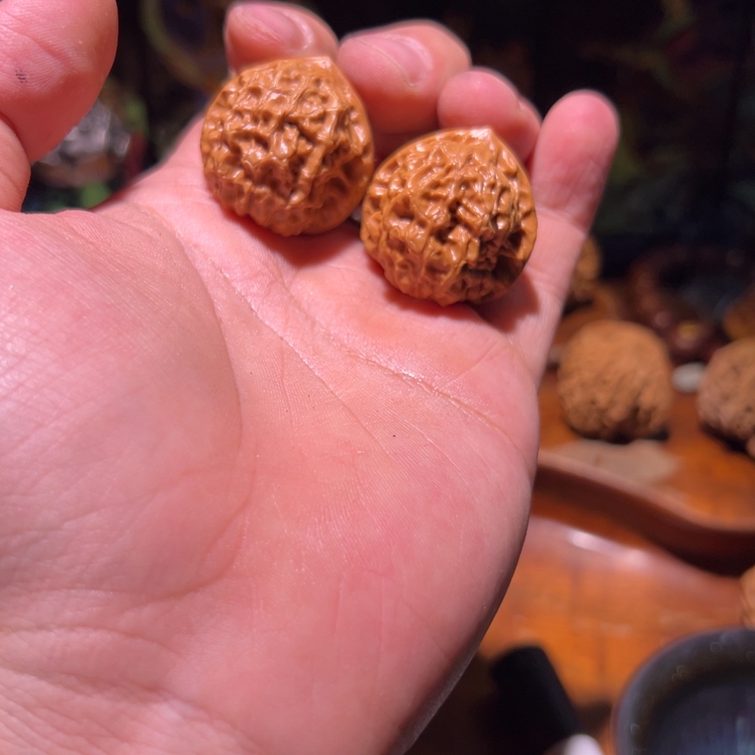 吊坠文玩核桃33手捻麒麟纹元宝，精修打好底