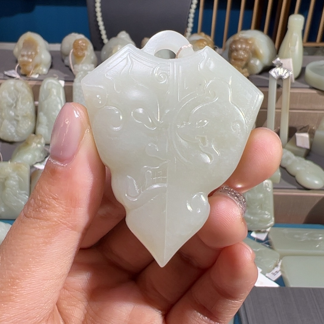 和田玉（糖玉）未镶嵌颈饰