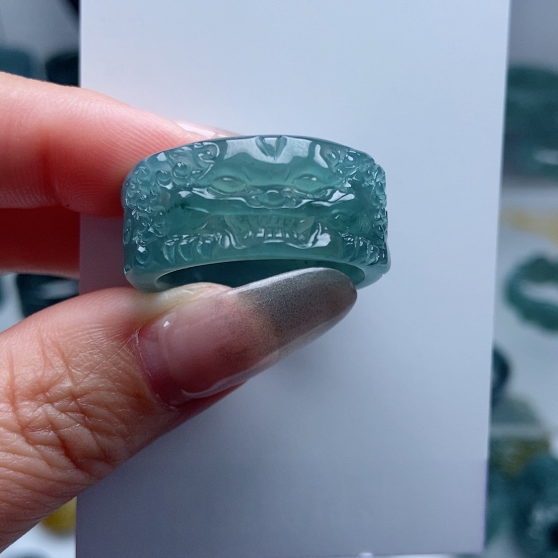 翡翠未镶嵌戒指?翡翠