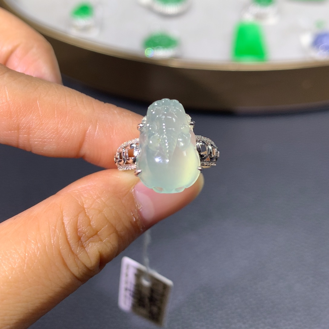 翡翠戒指18K金镶嵌翡翠