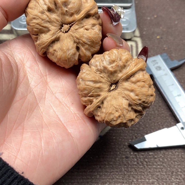 文玩核桃吊坠蛤蟆头微修