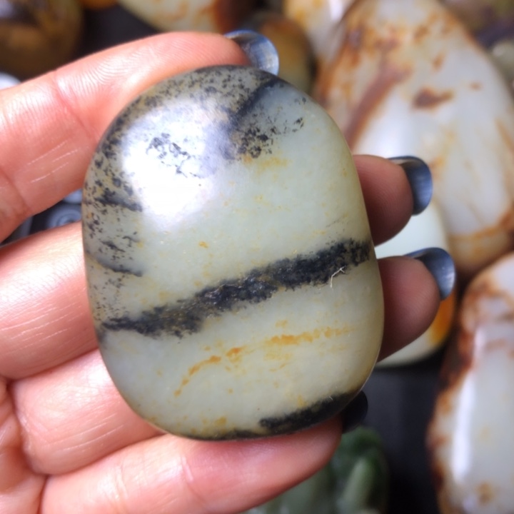 旺***和田玉未镶嵌珠宝奇石