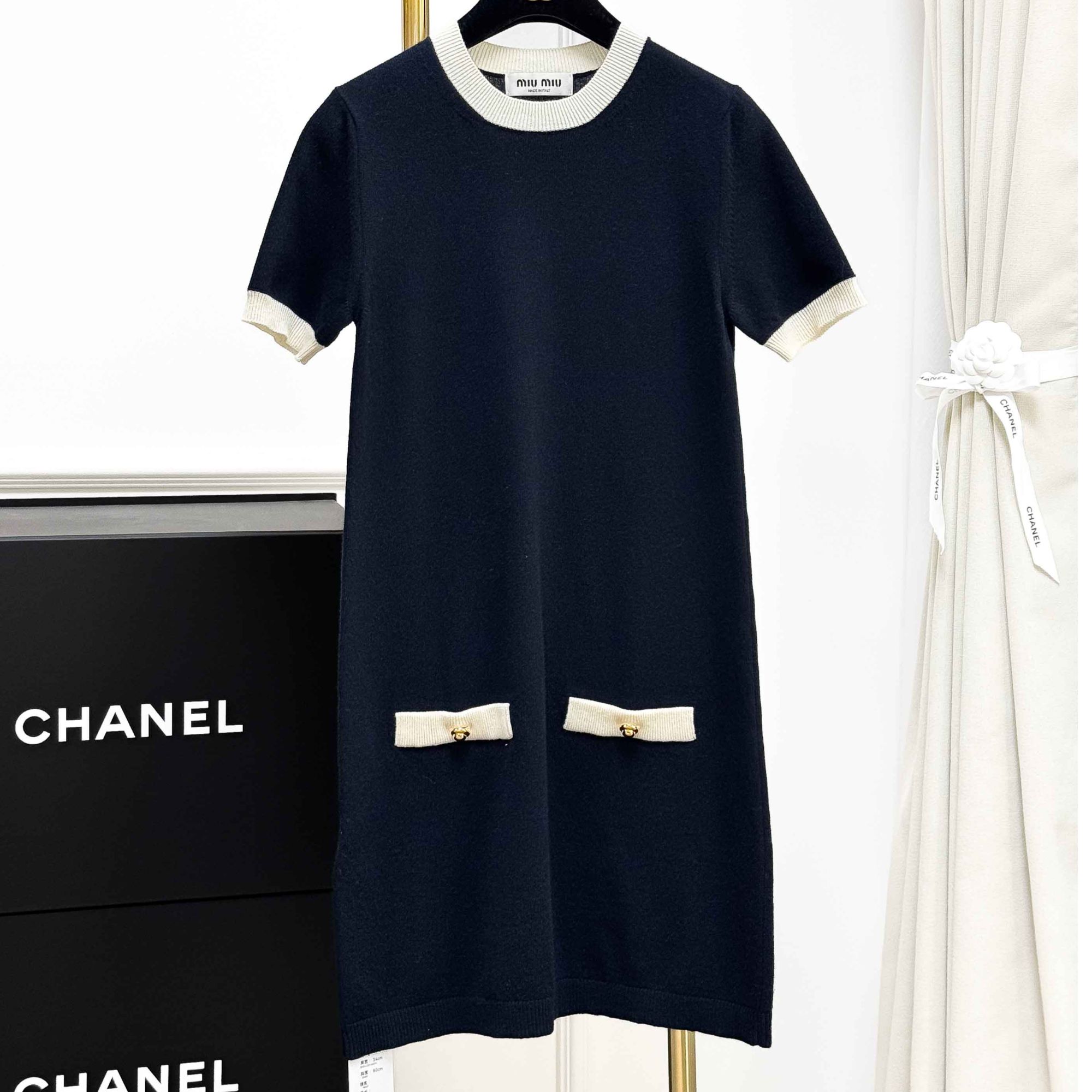 99新 MIU MIU/缪缪  40码藏蓝色拼白色两口袋针织连衣裙，99新 