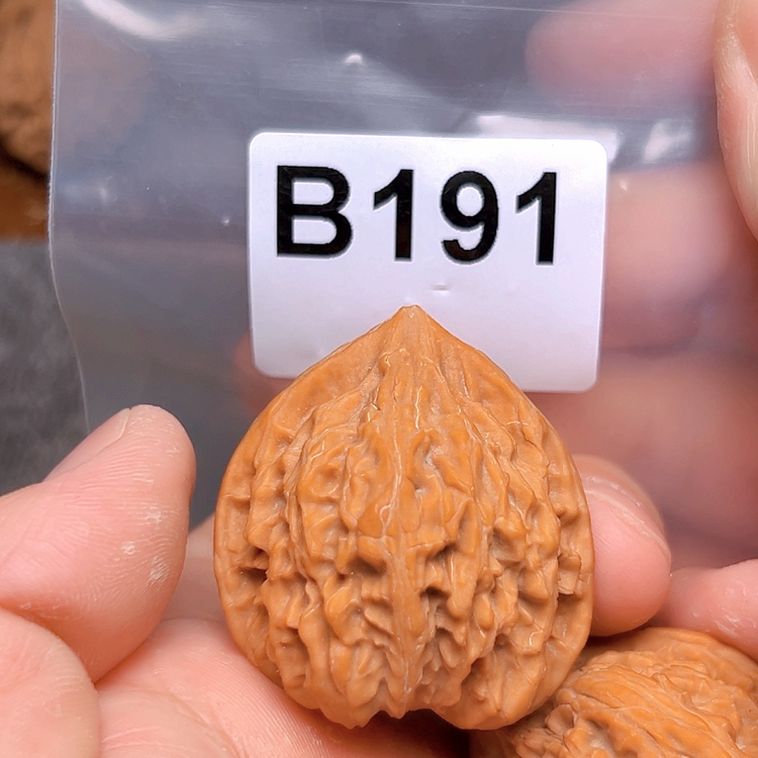 文玩核桃吊坠38裕隆粗筋