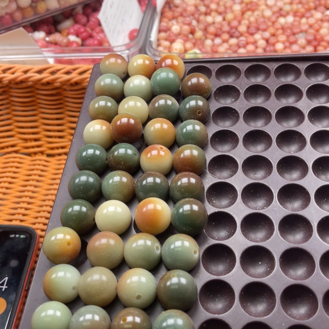 吊坠白玉菩提?****）dx03/18mm39颗敦煌圆珠瑕