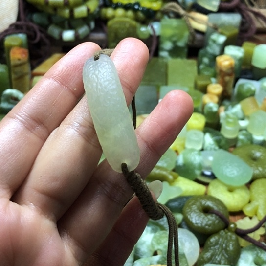 未镶嵌岫玉吊坠岫