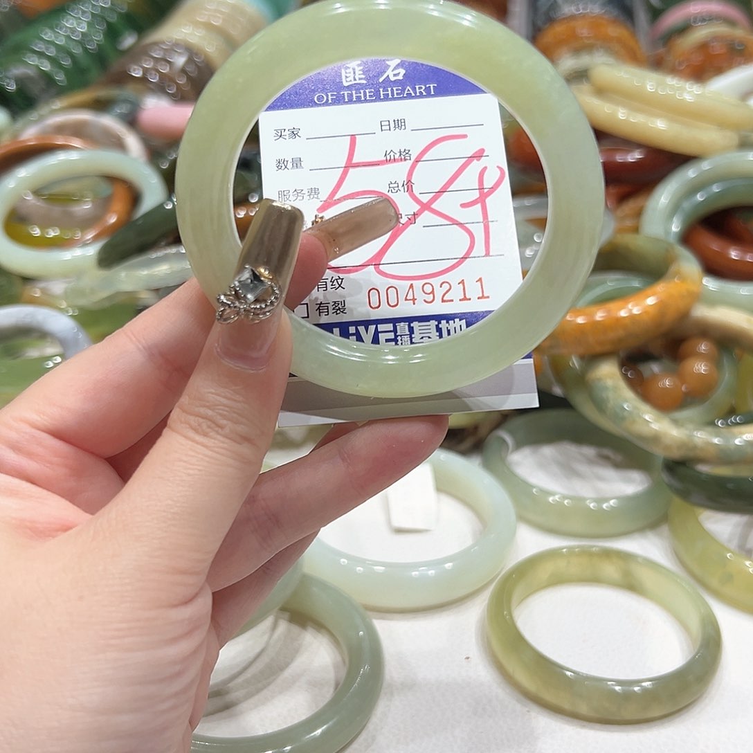 蛇纹石玉手镯未镶嵌