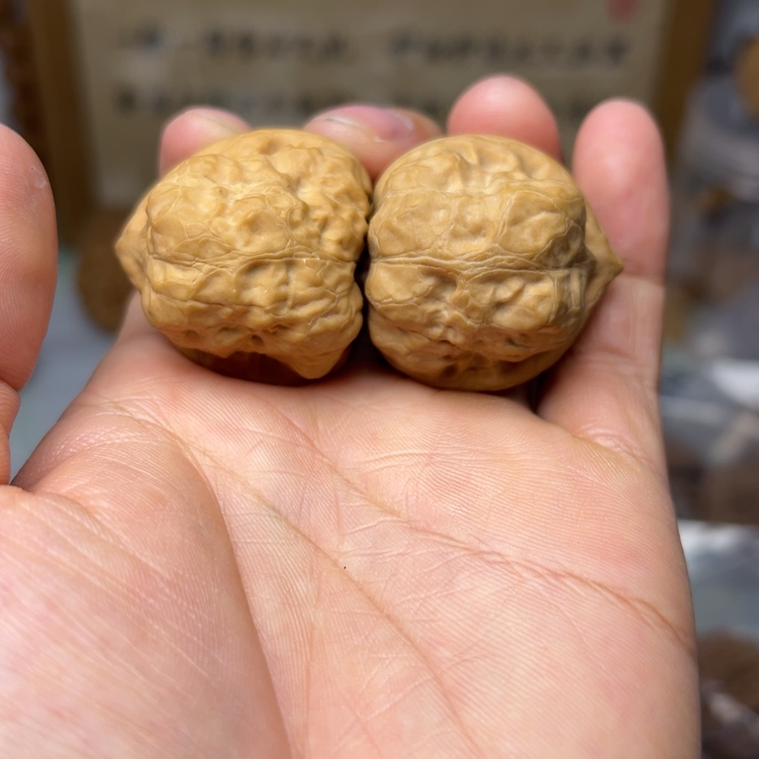 14号文玩核桃35尺古蚕有浮黄