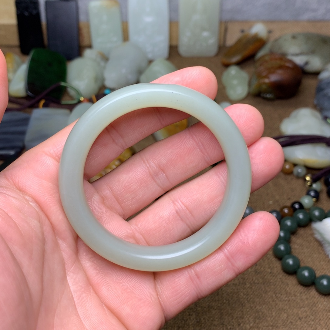 凡***语和田玉未镶嵌手链