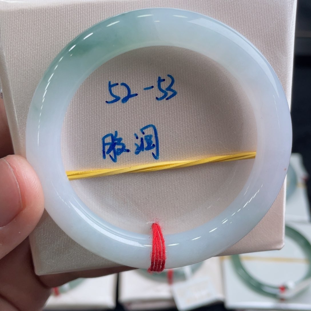 翡翠手镯未镶嵌翡翠手镯