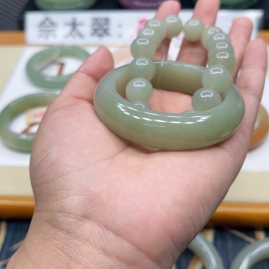 石英质玉手镯未镶嵌复**生