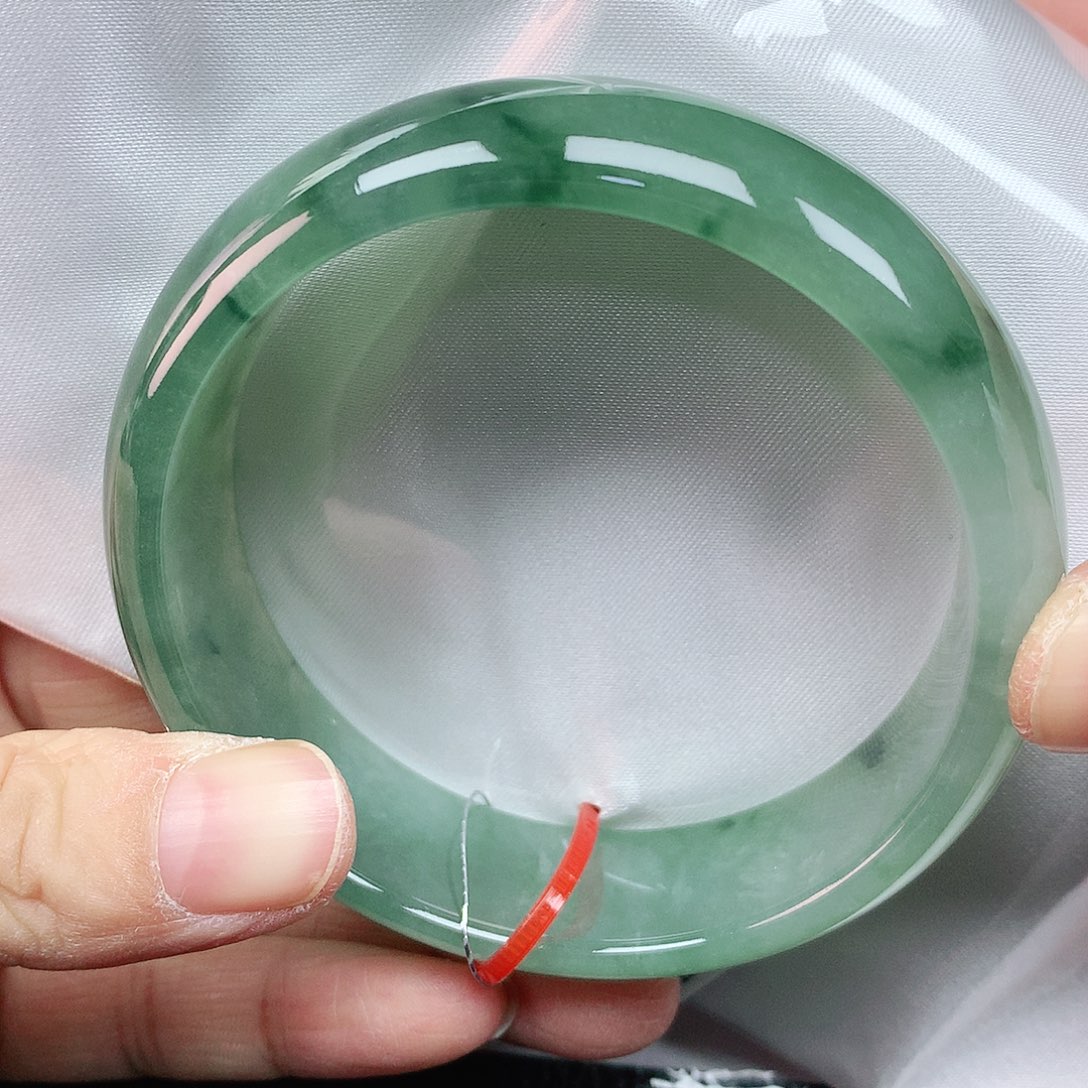 翡翠手镯未镶嵌60轮胎