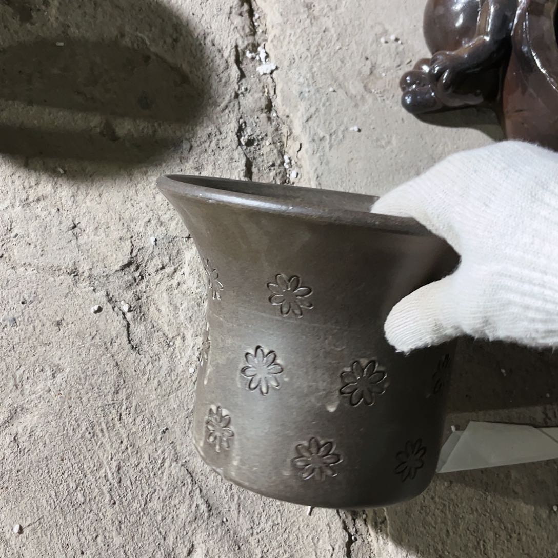 紫砂花盆花盆里的小