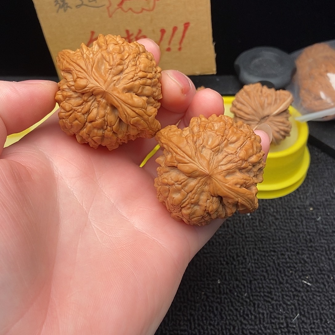 核桃文玩核桃把件龙鼎50