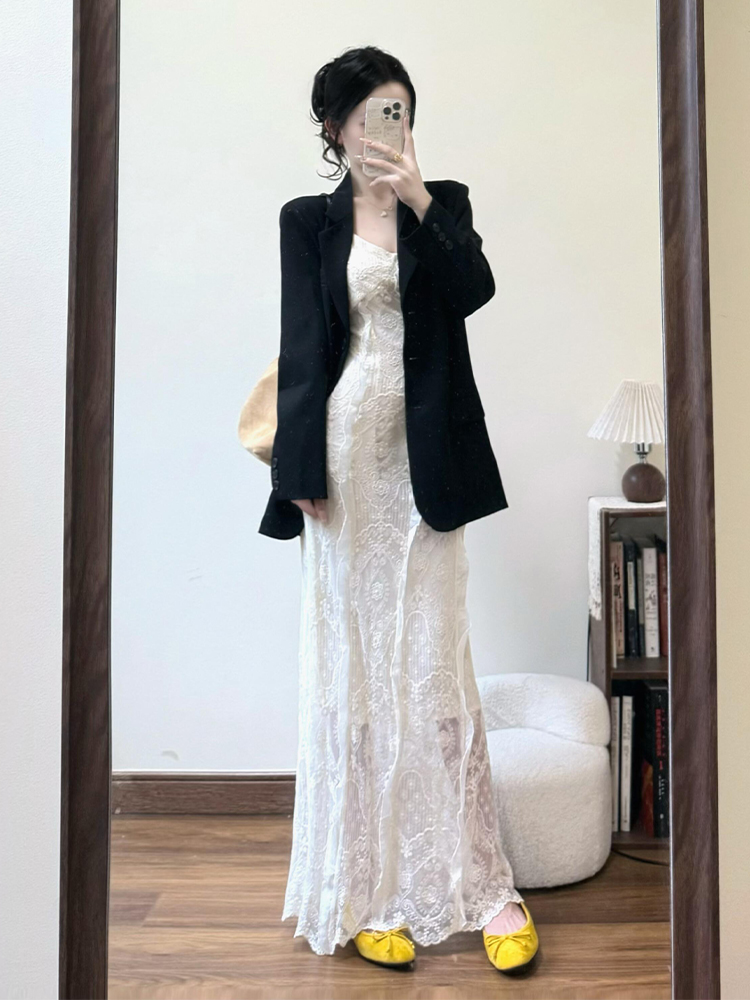 2025秋季韩系穿搭一整套黑色西装外套女搭配蕾丝吊带连衣裙两件套