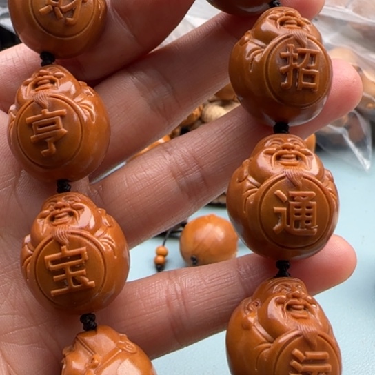 橄榄核吊坠雕刻工艺