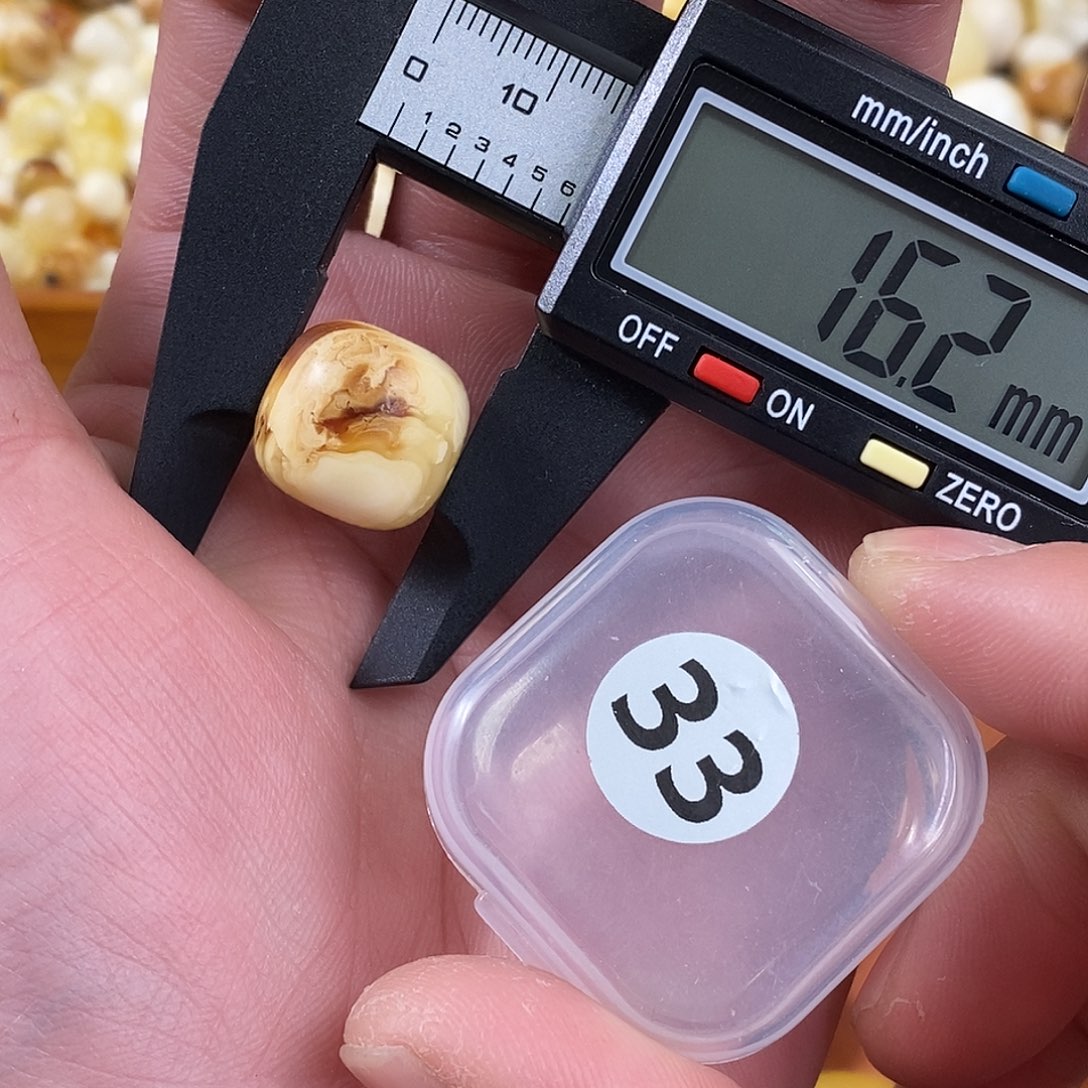 琥珀裸石未镶嵌老型