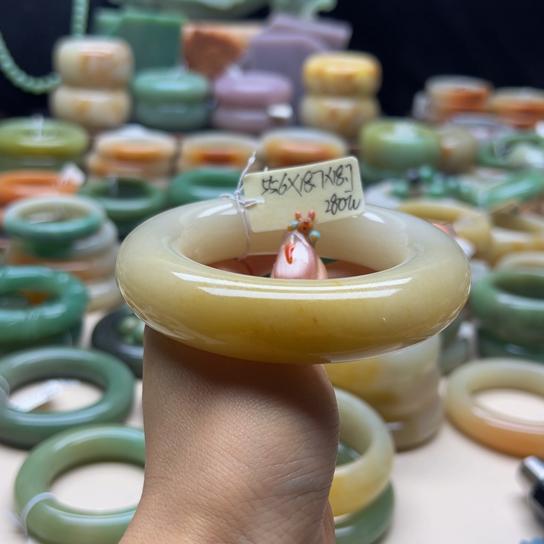 @***心石英岩玉手镯未镶嵌