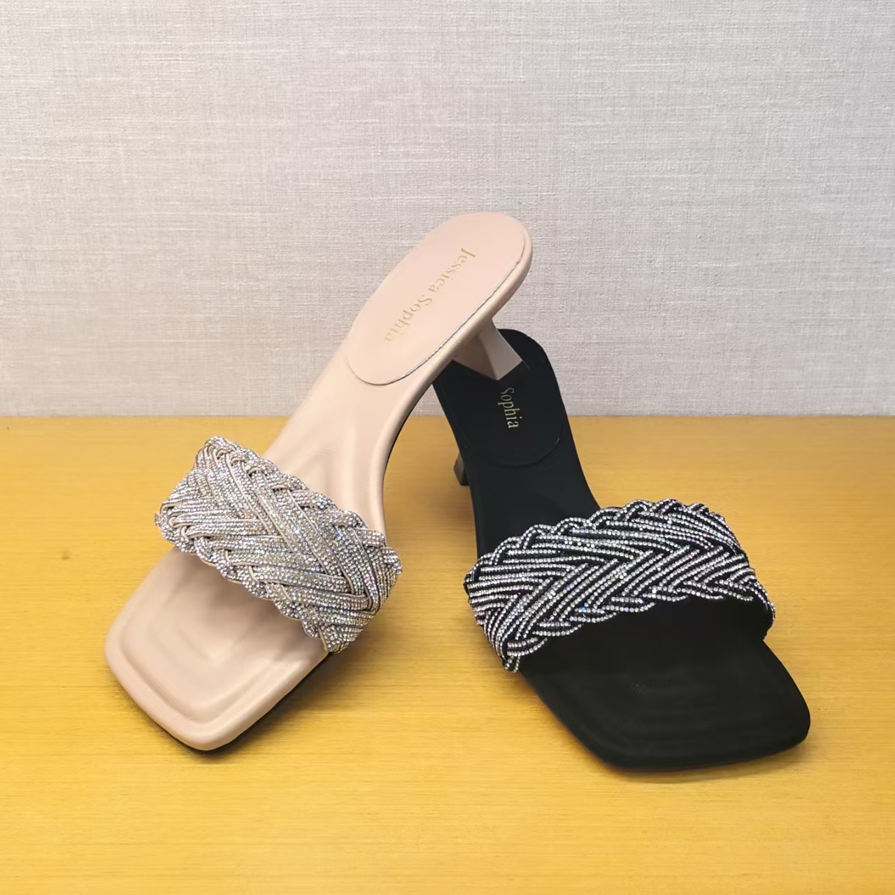 已开价，7238L6524低跟水钻方头方跟修面皮一字拖夏季外穿舒适