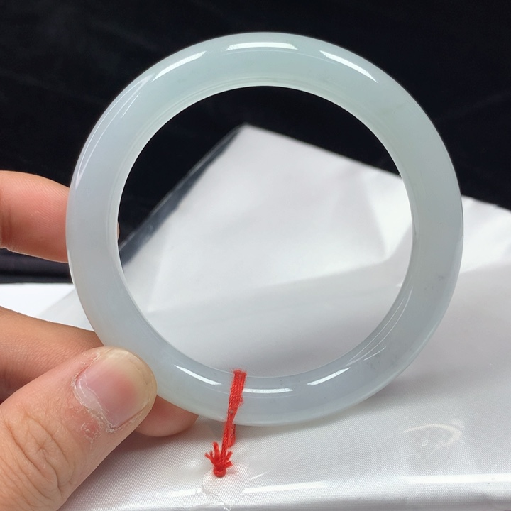 翡翠手镯（圆镯）未镶嵌56.6