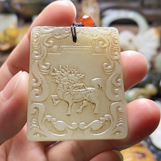 和田玉未镶嵌把件