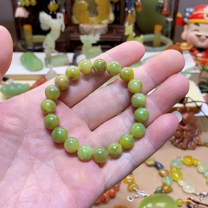 蛇纹石玉颈饰未镶嵌