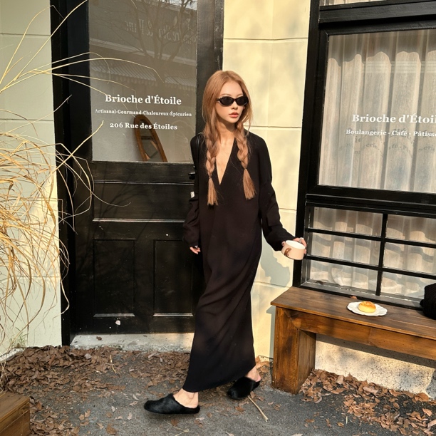 【一只鱼】 秋季显瘦百搭v领针织长裙女