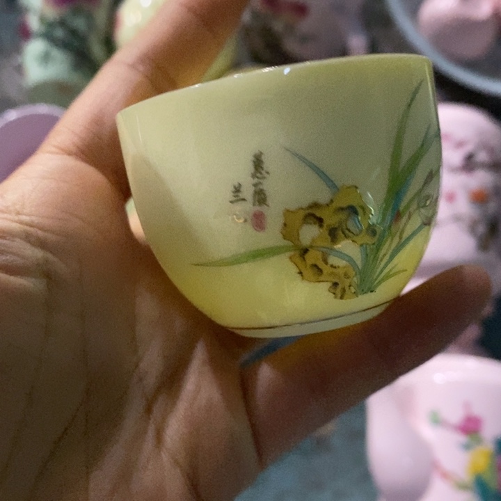 摆件瓷黄稀土描金兰花小客杯