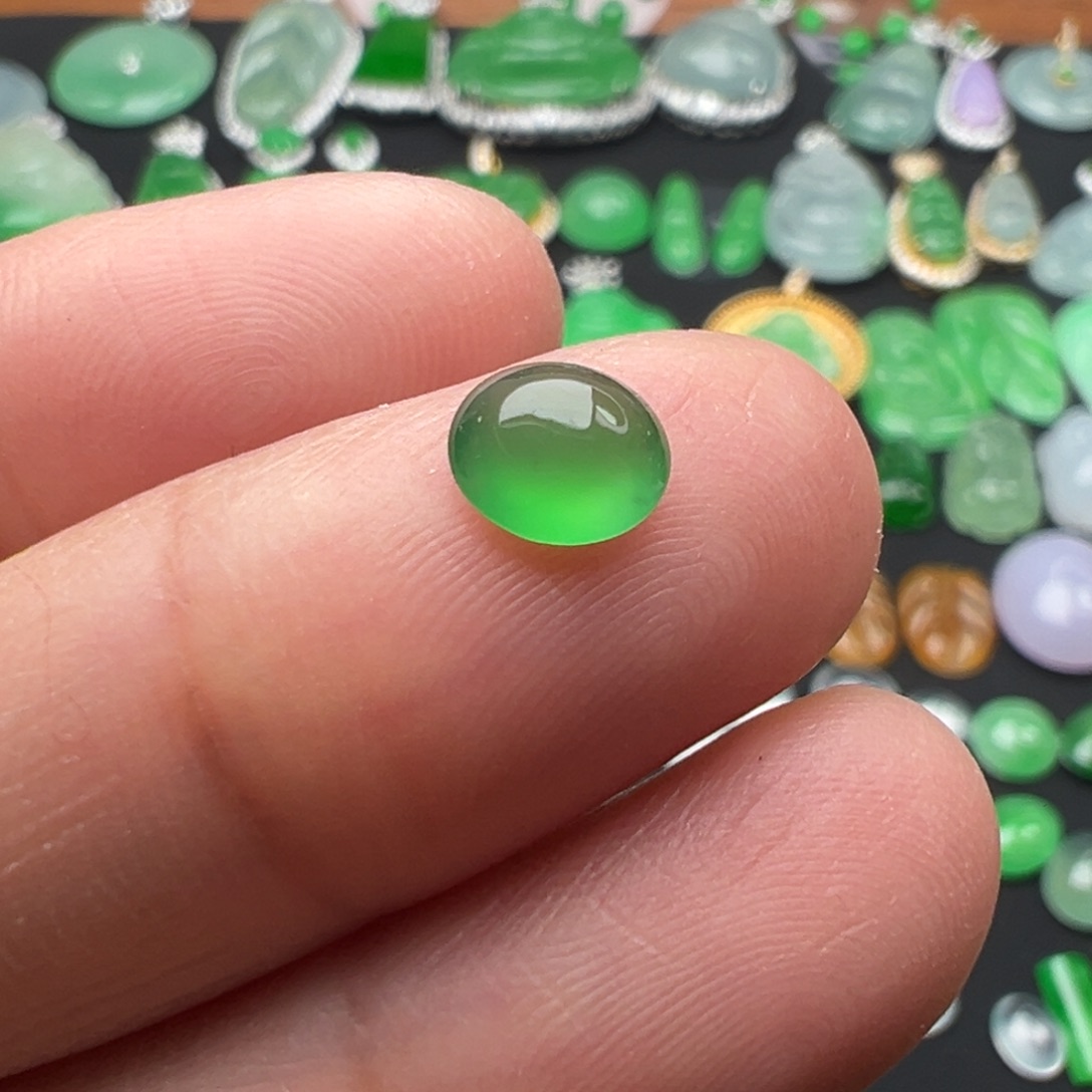 翡翠颈饰未镶嵌幸***?蛋